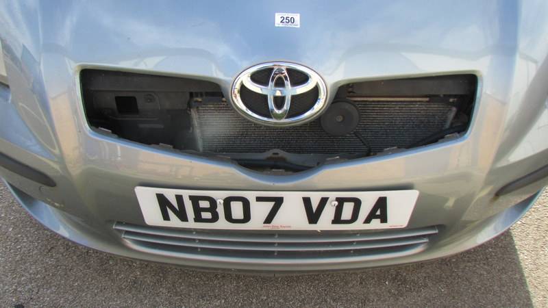 A 2007 Toyota Yaris Sarit. COLLECT ONLY. Sold for spares or repairs. - Image 5 of 18