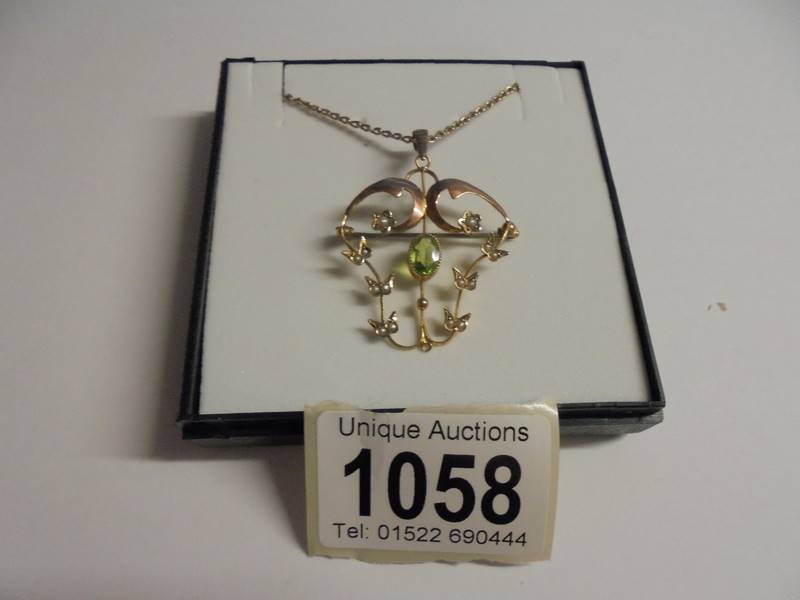 An Edwardian peridot and pearl set brooch/pendant in rose gold, stamped 9ct.