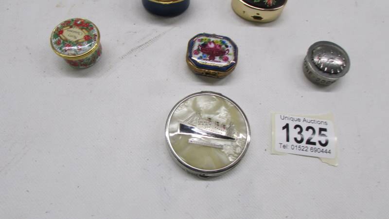 Twelve assorted trinket/pill boxes. - Image 4 of 4