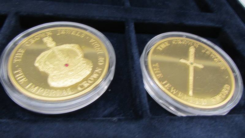 Eight 'The Crown Jewels' gold plated coins. - Bild 3 aus 5