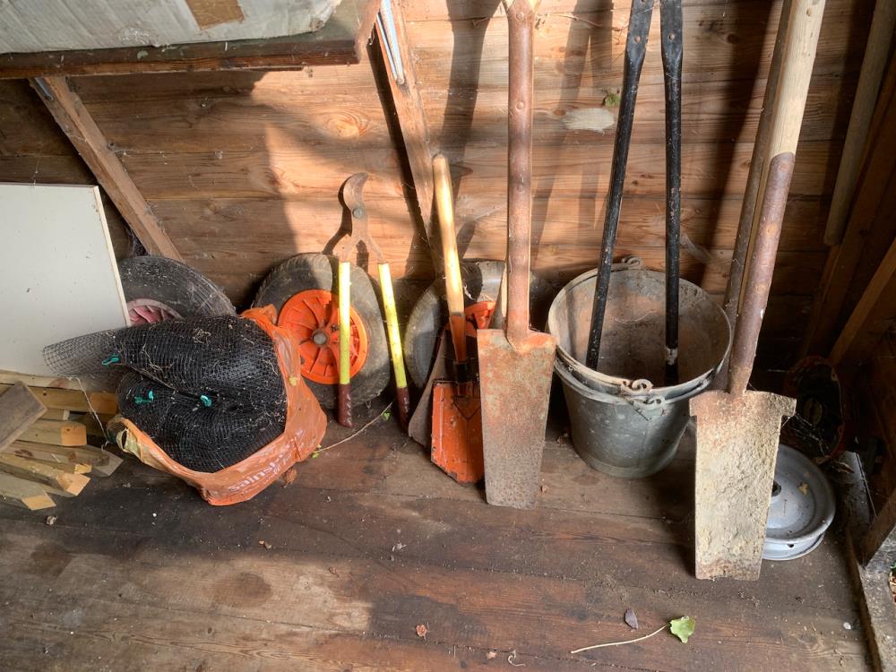 Digging and garden tools. Collect Only. - Image 2 of 3