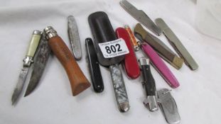 A quantity of old pen knives.