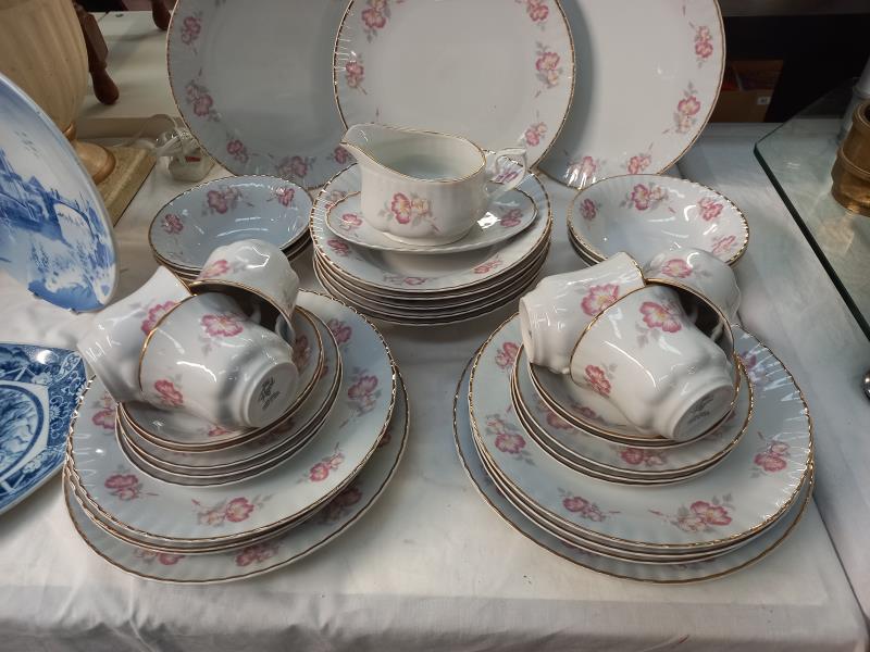 A 40 piece Regal dinner set, Collect only - Image 3 of 4