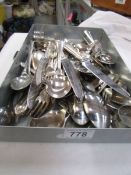 A mixed lot of cutlery.