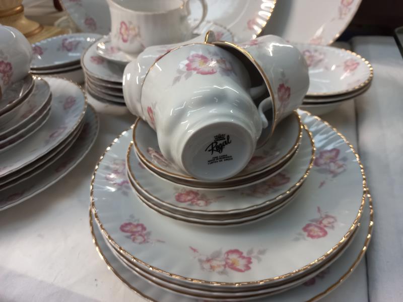 A 40 piece Regal dinner set, Collect only - Image 4 of 4