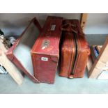 2 Vintage suitcases.