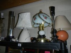 A mixed lot of table lamps including lava lamp.