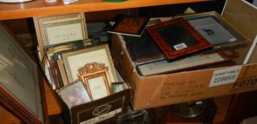 A good lot of picture/photo frames.