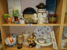 A mixed lot of ceramic items.