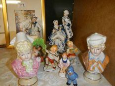A mixed lot of vintage figures.