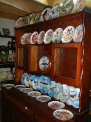 Approximately 31 assorted collector's plates.