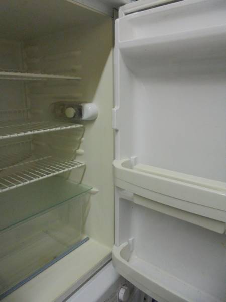 A Whirlpool fridge. - Image 2 of 2