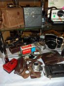 A quantity of vintage cameras including brown Super Paxette, Zeiss Ikon Nettar, Coronet Clipper etc