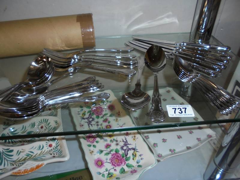 A 32 piece Kings pattern cutlery set. (Loose).