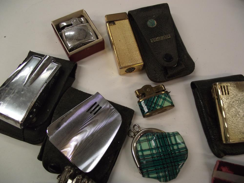 A mixed lot of vintage lighters including Ronson plus vintage money pouch etc - Image 3 of 3