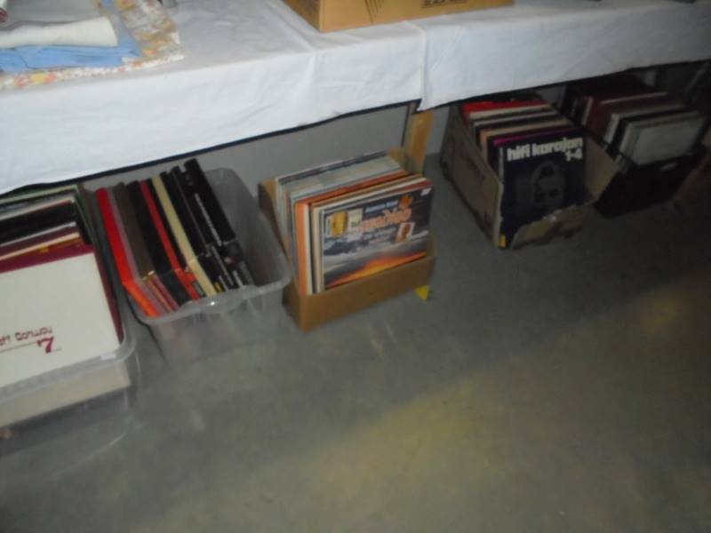 A large quantity of vinyl lp records including box sets, various German music, James Last etc. - Image 2 of 2