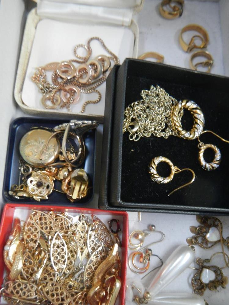 A quantity of gold coloured jewellery. - Image 2 of 4
