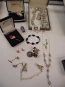 A mixed lot of costume jewellery