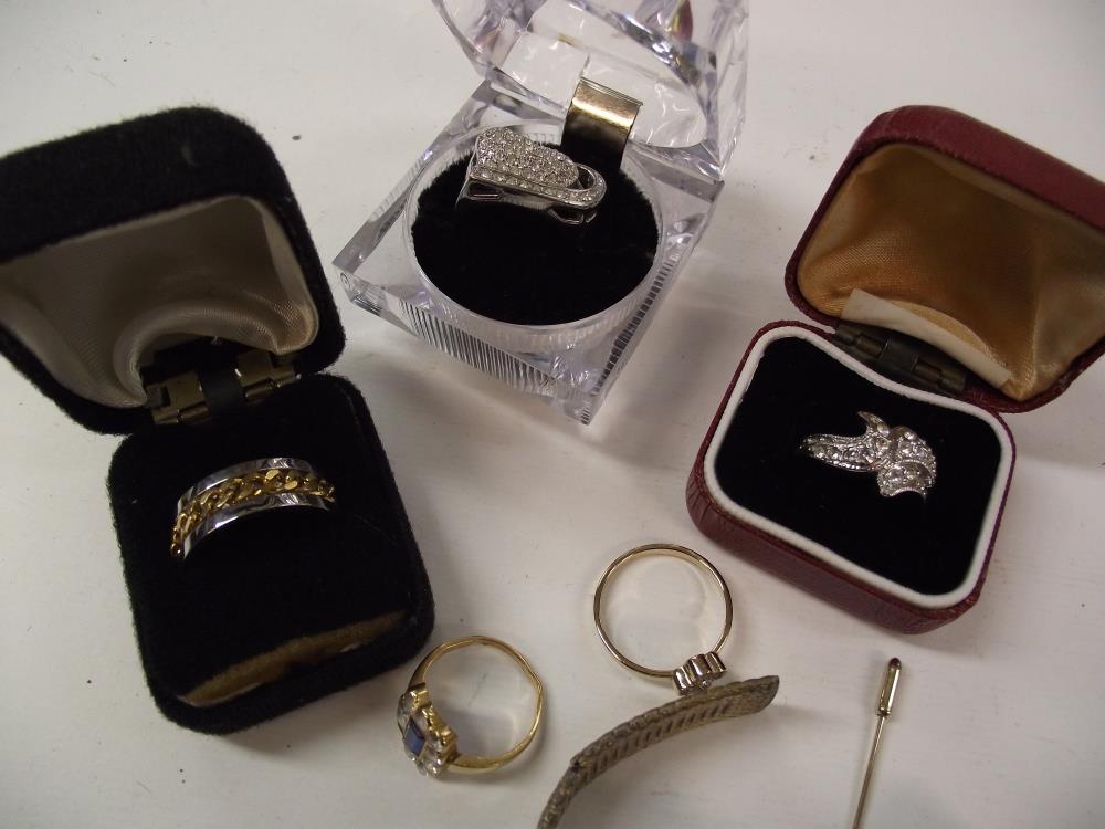 A quantity of costume rings and a watch - Image 2 of 3