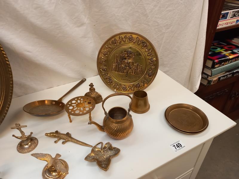 A good selection of brass items including Lincoln plaque etc - Image 4 of 4