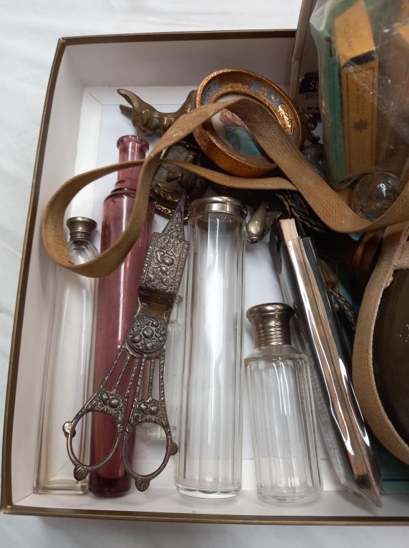 A good lot of miscellaneous including military flask etc - Image 2 of 5
