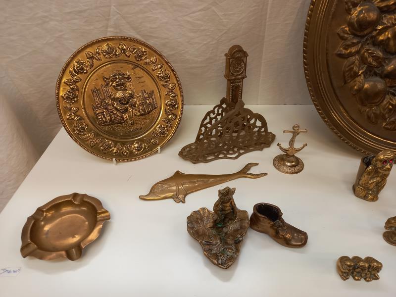 A good selection of brass items including Lincoln plaque etc - Image 2 of 4