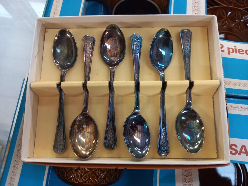 2 Saracen vintage boxed 12 piece soup sets (1 missing 1 bowl) & 2 lots of boxed spoons - Image 4 of 5