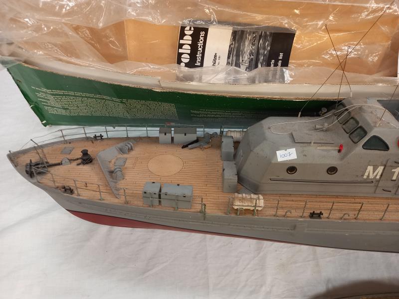 1/40 scale Robbe model kit of Schutze, model no 1091 minesweeper 120cm, loose parts in box. - Image 2 of 4