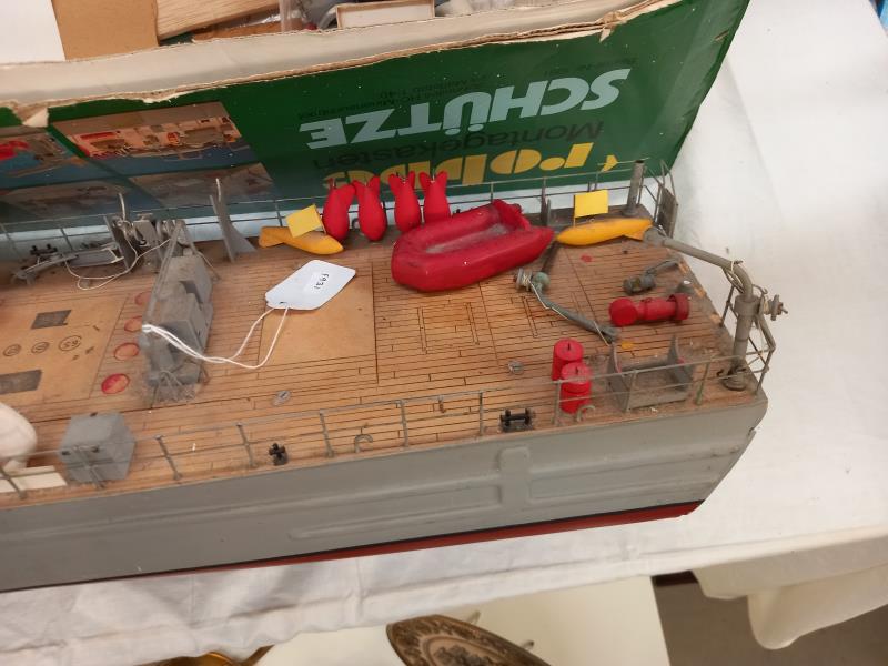 1/40 scale Robbe model kit of Schutze, model no 1091 minesweeper 120cm, loose parts in box. - Image 4 of 4