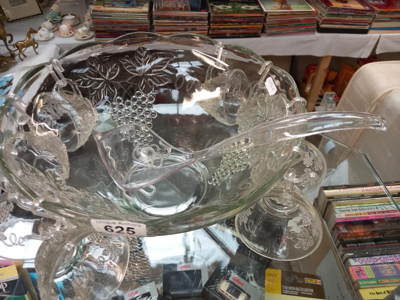 A vintage moulded glass punch bowl with ladle, hooks and 8 punch glasses - Image 2 of 3
