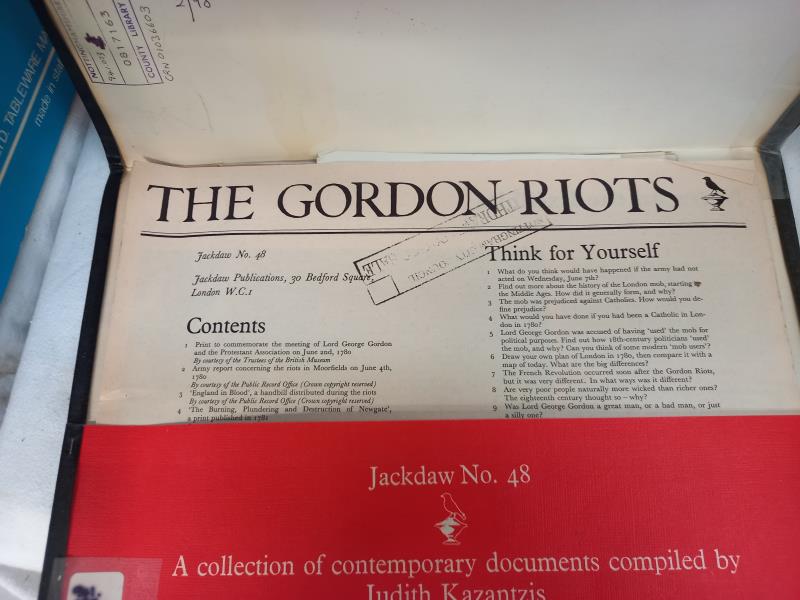 2 vintage Jackdaw folders No: 91 & 48 The villas of Roman Britain & the Gordon Riots - Image 4 of 4