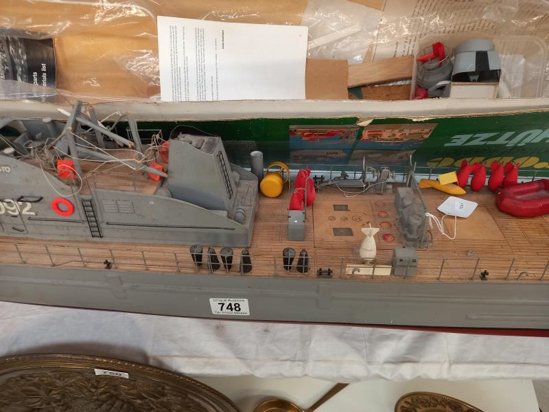 1/40 scale Robbe model kit of Schutze, model no 1091 minesweeper 120cm, loose parts in box. - Image 3 of 4