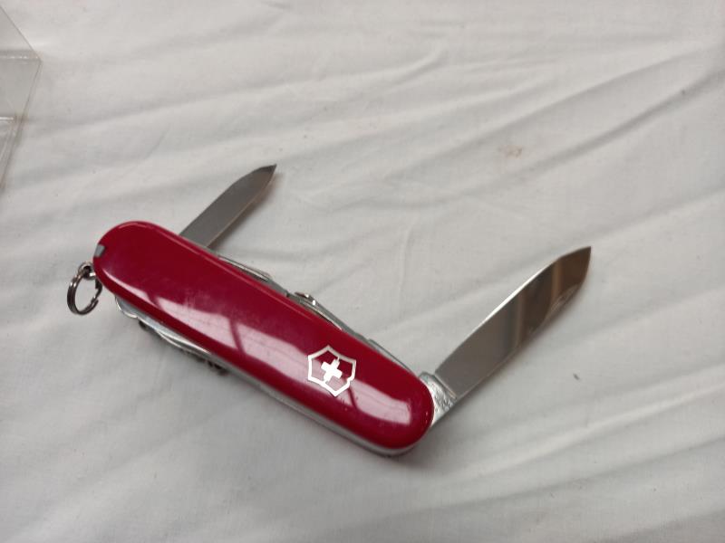 A boxed Victorinox 33 function Swiss champ original Swiss army knife, new but box is slightly a/f - Image 4 of 4