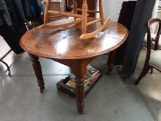 A Victorian Mahogany extending dining table (2 leaves darker as not been used)