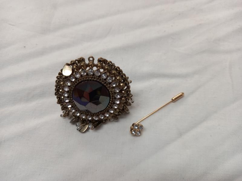 A quantity of costume rings and a watch - Image 7 of 7