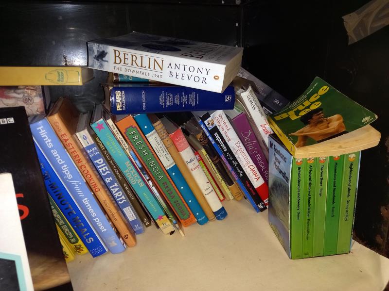 A quantity of various non fiction books (2 shelves) - Image 5 of 12