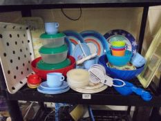 A mixed lot of picnic ware.