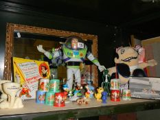 A mixed lot of toys including Buzz Lightyear.