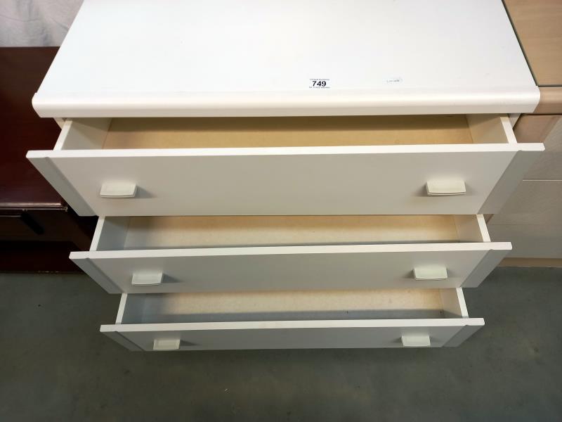 A white melamine bedroom chest of drawers - Image 2 of 2