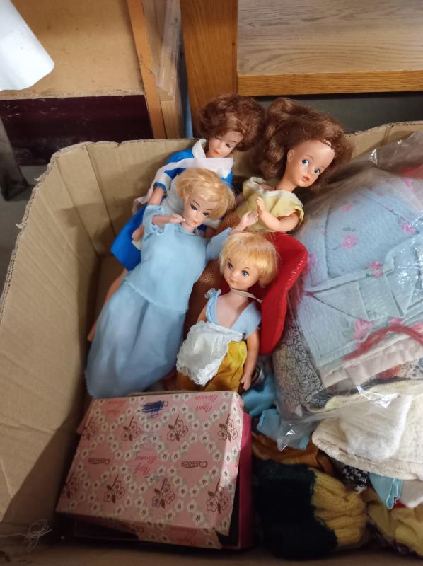 A box of Sindy/Barbie STYLE/type Dolls with clothing - Image 2 of 11