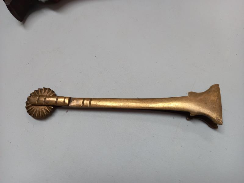 A vintage brass pastry cutter, a barrel tap & 1 other item - Image 3 of 4