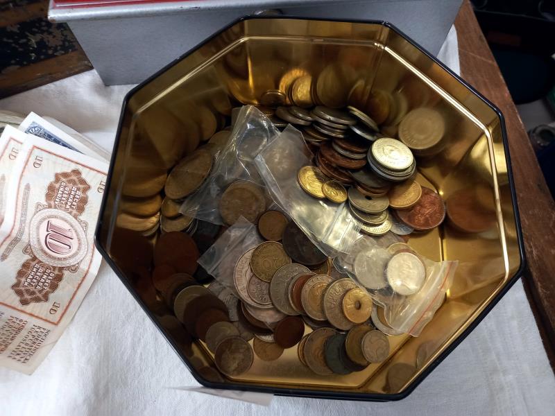 A mixed lot of coins and notes in three tins. - Image 4 of 5
