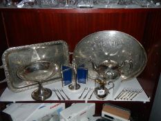 A mixed lot of silver plate.