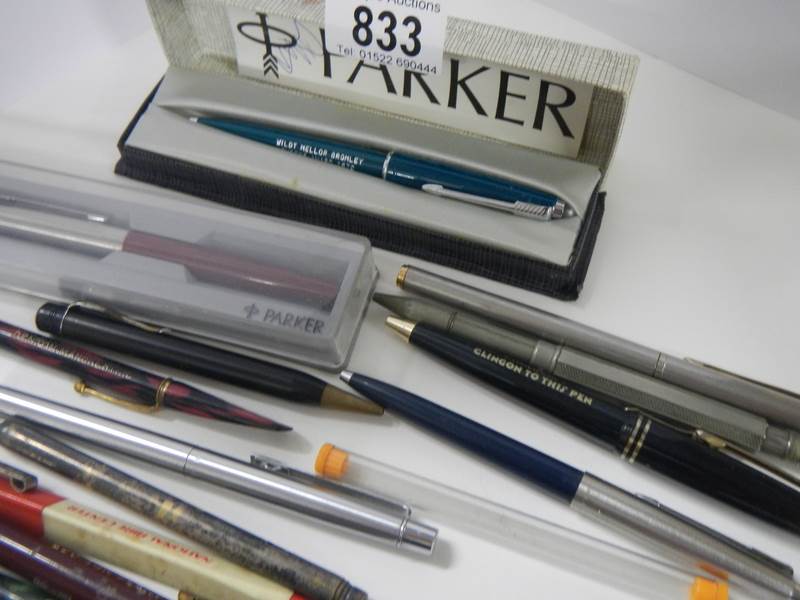 A mixed lot of ball point pens including Parker. - Image 3 of 4