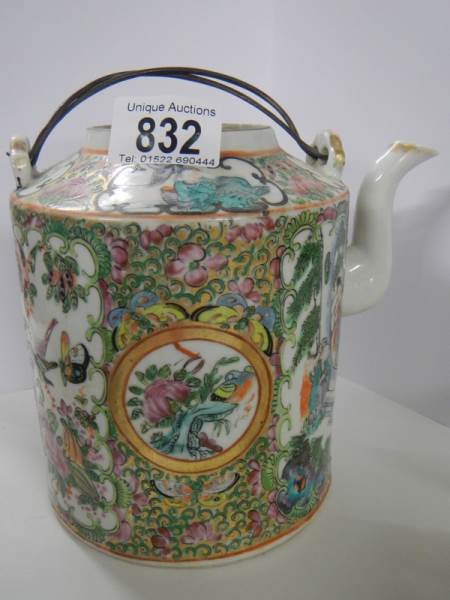 An early Chinese water jug, missing lid but in good condition.
