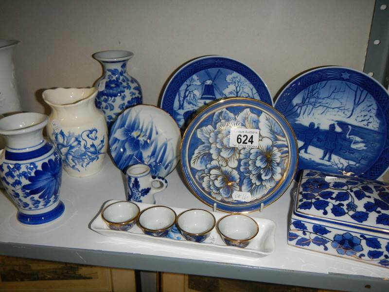 A mixed lot of blue and white ceramics including Danish. - Image 3 of 4