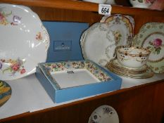 A mixed lot of collector's plates including a Wedgwood dish.