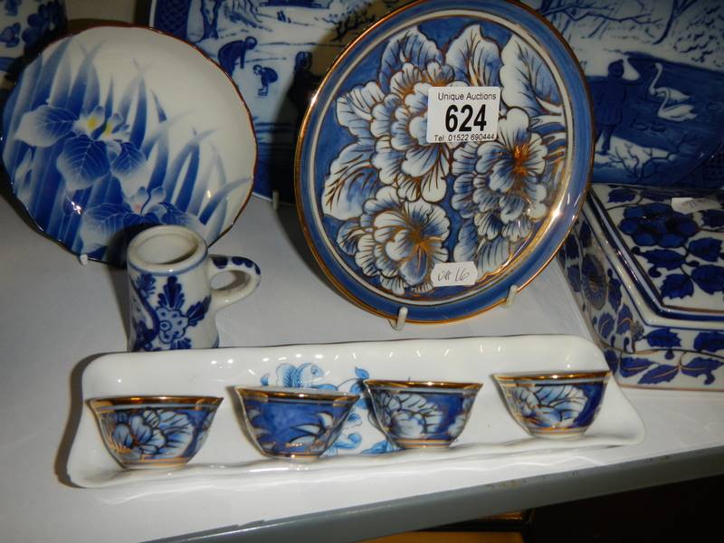 A mixed lot of blue and white ceramics including Danish. - Image 4 of 4