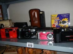 A mixed lot of 20th century camera's.