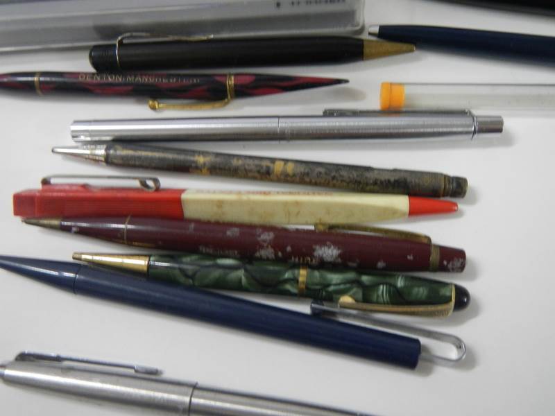 A mixed lot of ball point pens including Parker. - Image 2 of 4